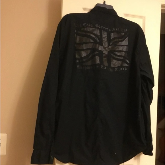 Men’s Guess Button up Top - Picture 4 of 8